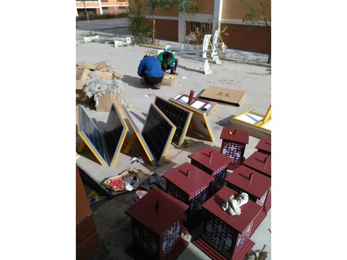 永昌縣水源勝利新村4.5米太陽(yáng)能景觀燈安裝