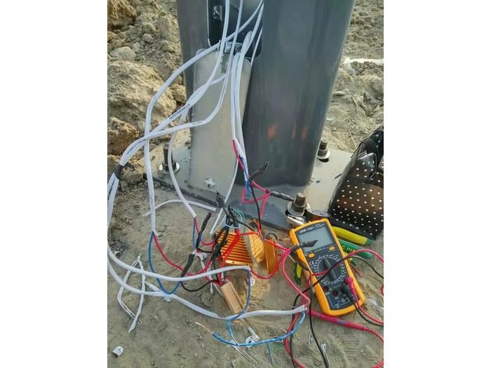 新疆阿拉爾市開(kāi)發(fā)區(qū)大功率太陽(yáng)能接線現(xiàn)場(chǎng)